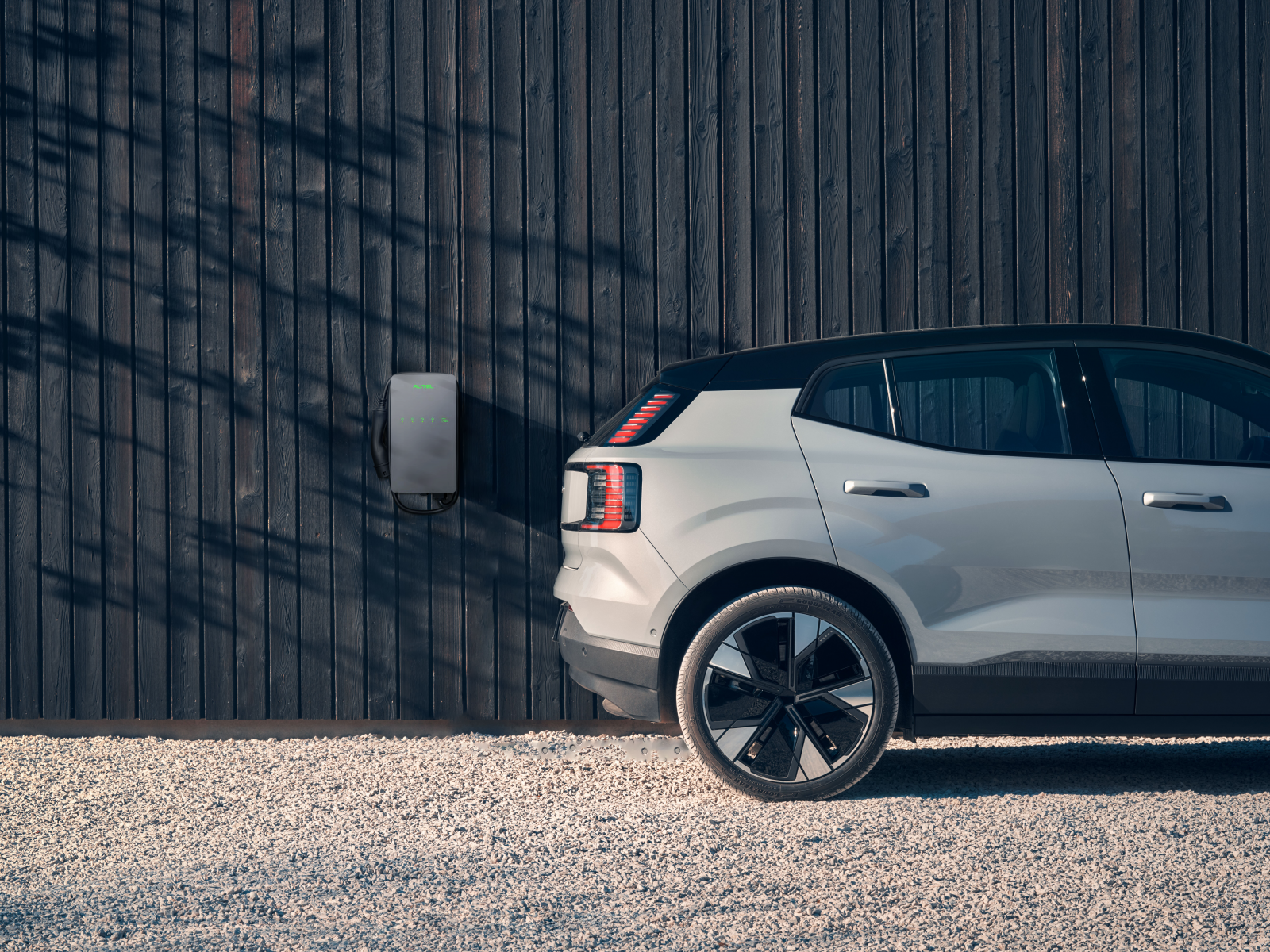 JPG Full-EH2406048_EX30_Volvo_Wallbox